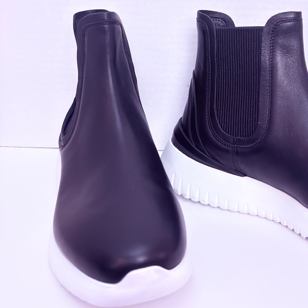 Aquatalia Black Leather Ankle Booties Size 7